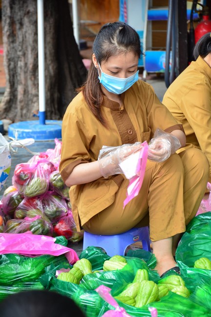 Continuing to support people in need in the Covid-19 pandemic of Hoang Phap Pagoda (series 4)